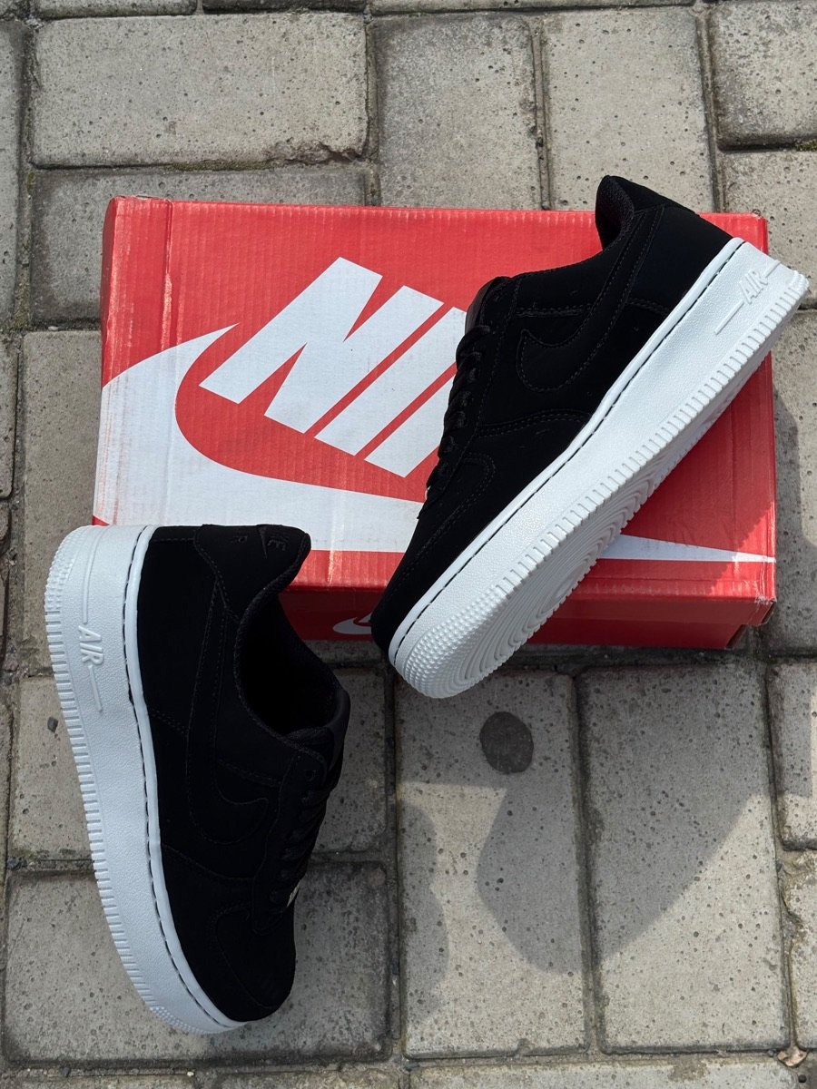 Air Force 1 Camurça Preto / Branco